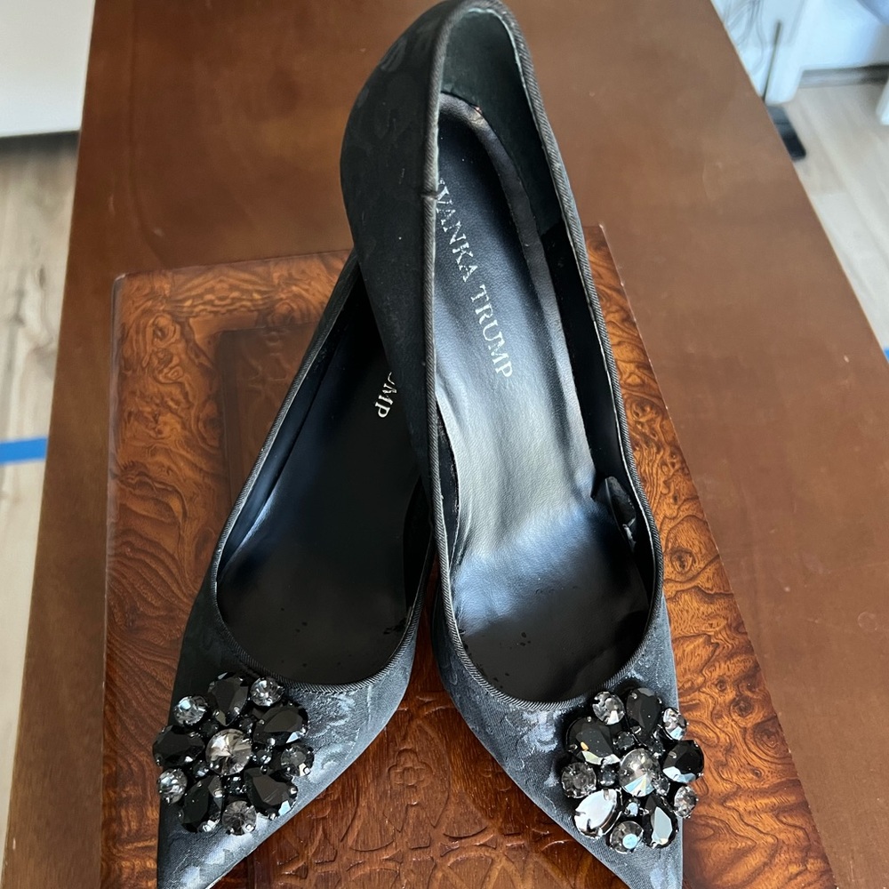 Black Heels size 8M